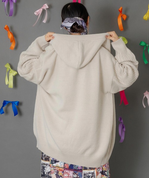 ScoLar（スカラー）の「153769：蝶刺繍ニットカーディガン（カーディガン/ボレロ・レディース・チャコールグレー/アイボリー・M）」の7枚目の写真