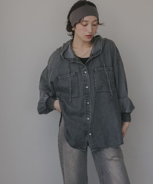 210nouve(トゥージュヌーブ)の「テンセルデニム オーバーサイズ フーディ シャツ(シャツ/ブラウス・レディース・ブルー/ブラック・FREE)」の2枚目の写真