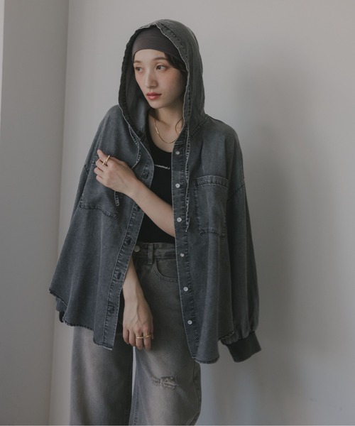 210nouve(トゥージュヌーブ)の「テンセルデニム オーバーサイズ フーディ シャツ(シャツ/ブラウス・レディース・ブルー/ブラック・FREE)」の13枚目の写真