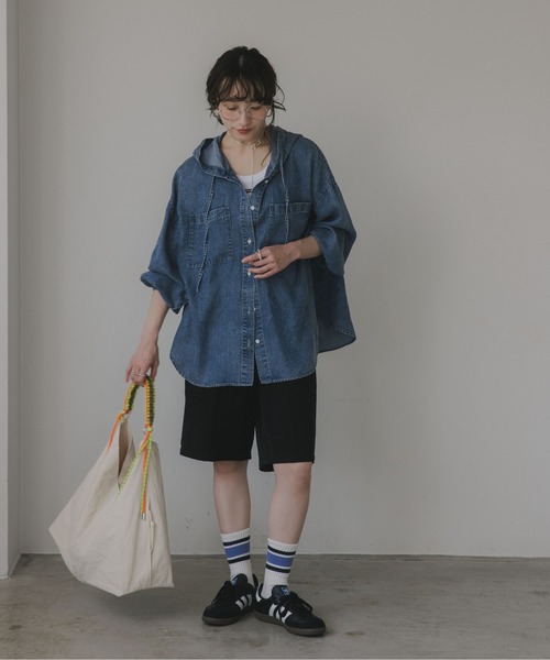 210nouve(トゥージュヌーブ)の「テンセルデニム オーバーサイズ フーディ シャツ(シャツ/ブラウス・レディース・ブルー/ブラック・FREE)」の17枚目の写真