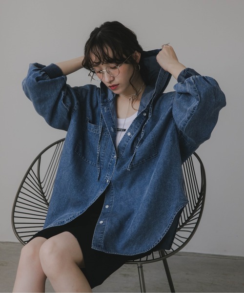 210nouve(トゥージュヌーブ)の「テンセルデニム オーバーサイズ フーディ シャツ(シャツ/ブラウス・レディース・ブルー/ブラック・FREE)」の6枚目の写真