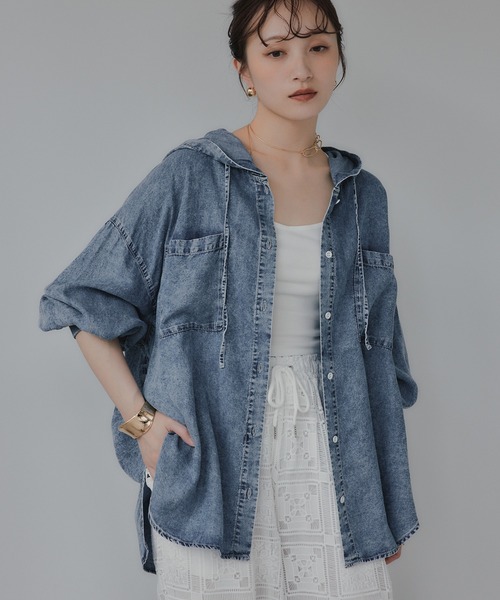 210nouve（トゥージュヌーブ）の「テンセルデニム オーバーサイズ フーディ シャツ（シャツ/ブラウス・レディース・ブラック/ブルー・FREE）」の12枚目の写真