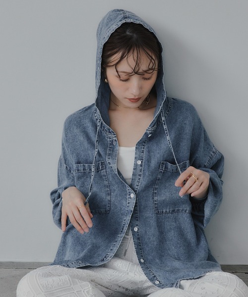 210nouve（トゥージュヌーブ）の「テンセルデニム オーバーサイズ フーディ シャツ（シャツ/ブラウス・レディース・ブラック/ブルー・FREE）」の14枚目の写真