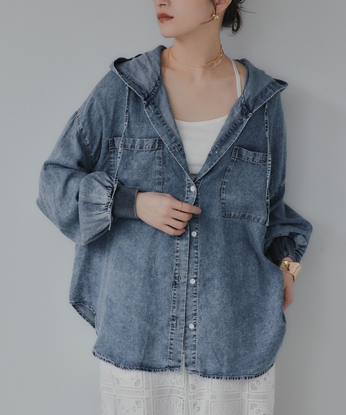 210nouve（トゥージュヌーブ）の「テンセルデニム オーバーサイズ フーディ シャツ（シャツ/ブラウス・レディース・ブラック/ブルー・FREE）」の13枚目の写真