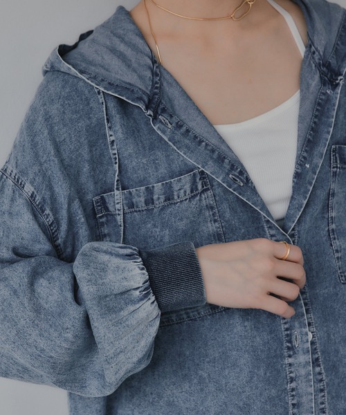 210nouve（トゥージュヌーブ）の「テンセルデニム オーバーサイズ フーディ シャツ（シャツ/ブラウス・レディース・ブラック/ブルー・FREE）」の16枚目の写真