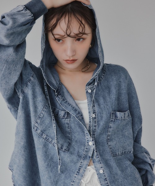 210nouve（トゥージュヌーブ）の「テンセルデニム オーバーサイズ フーディ シャツ（シャツ/ブラウス・レディース・ブラック/ブルー・FREE）」の15枚目の写真