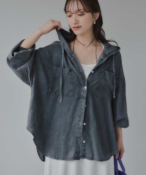 210nouve（トゥージュヌーブ）の「テンセルデニム オーバーサイズ フーディ シャツ（シャツ/ブラウス・レディース・ブラック/ブルー・FREE）」の10枚目の写真