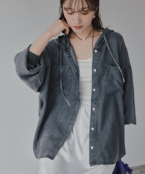 210nouve（トゥージュヌーブ）の「テンセルデニム オーバーサイズ フーディ シャツ（シャツ/ブラウス・レディース・ブラック/ブルー・FREE）」の18枚目の写真