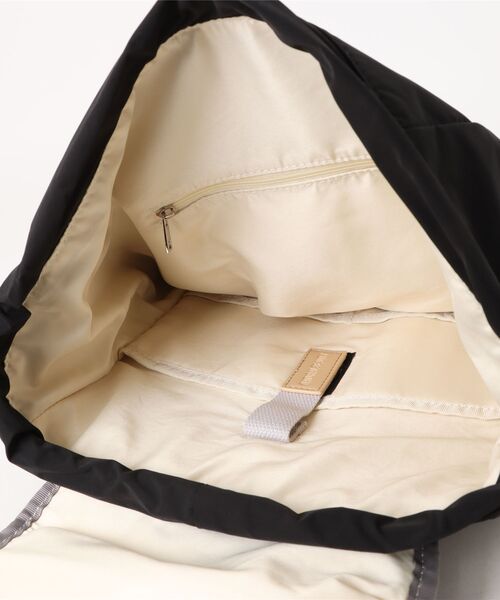 NATURAL BEAUTY（ナチュラルビューティー）の「リュック　ナチュラルビューティー　フレネ（バックパック/リュック・レディース・ベージュ/アイボリー/ブラック・FREE）」の9枚目の写真