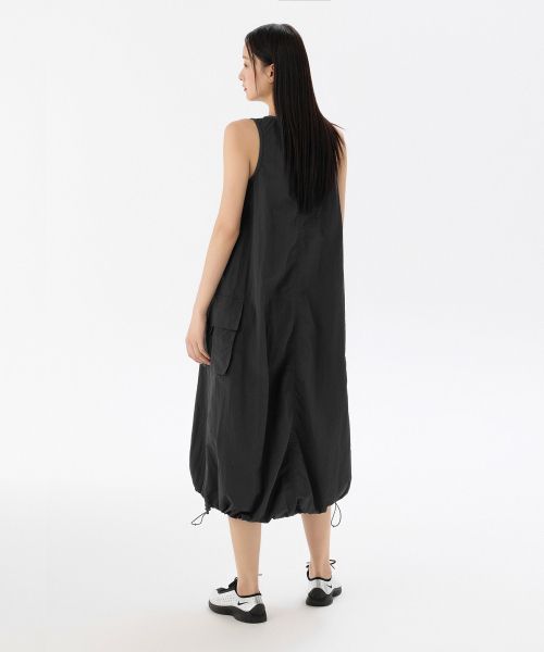 MUSINSA STANDARD WOMAN（ムシンサスタンダードウーマン）の「ウィメンズナイロンパラシュートカーゴドレス[ダークグレー]（ワンピース・レディース・その他・S/M/L）」の3枚目の写真