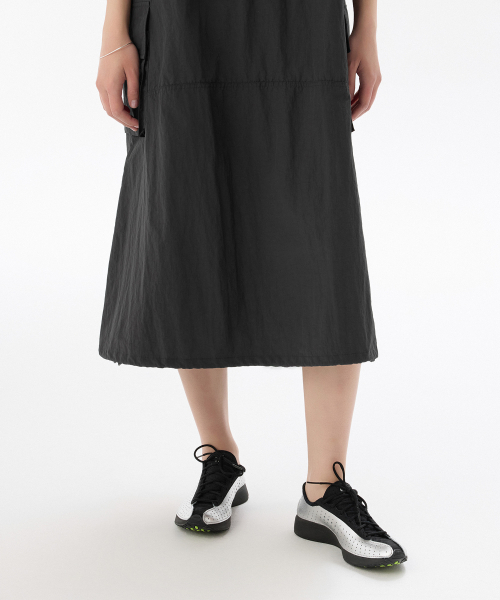 MUSINSA STANDARD WOMAN（ムシンサスタンダードウーマン）の「ウィメンズナイロンパラシュートカーゴドレス[ダークグレー]（ワンピース・レディース・その他・S/M/L）」の7枚目の写真