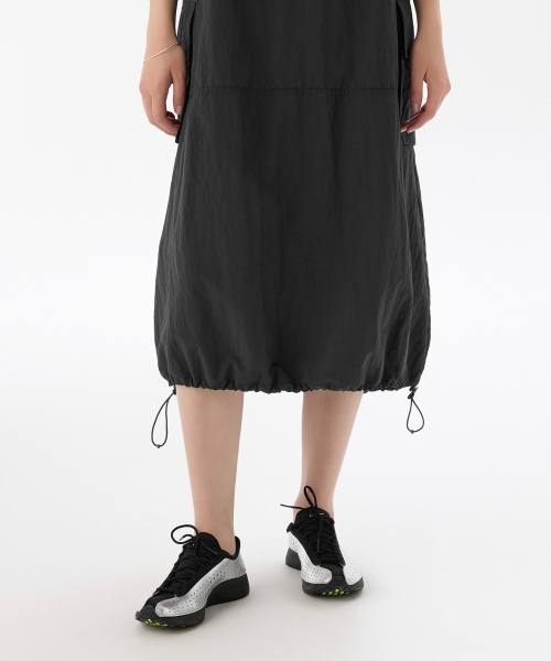 MUSINSA STANDARD WOMAN（ムシンサスタンダードウーマン）の「ウィメンズナイロンパラシュートカーゴドレス[ダークグレー]（ワンピース・レディース・その他・S/M/L）」の8枚目の写真
