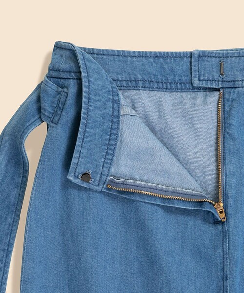 BROOKS BROTHERS(ブルックスブラザーズ)の「【Double B Collection】 コットン ライトウェイトデニム BBロゴ フェイクラップスカート(スカート・レディース・ブルー・0/2/4)」の3枚目の写真