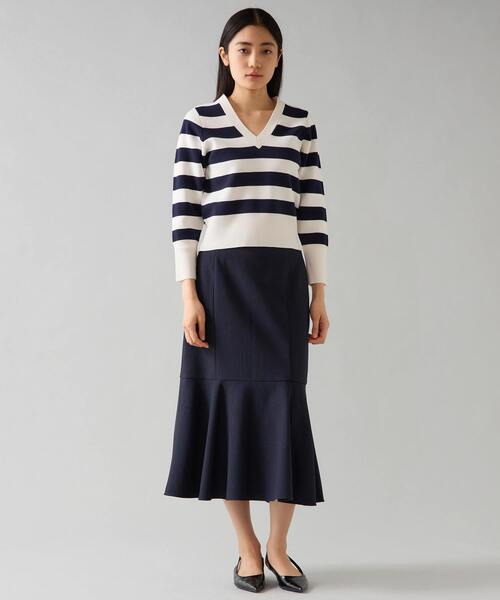 Tiara(ティアラ)の「Vネックコンパクトニット(ニット/セーター・レディース・ホワイト×ネイビー/ベージュ/オレンジ・FREE)」の18枚目の写真