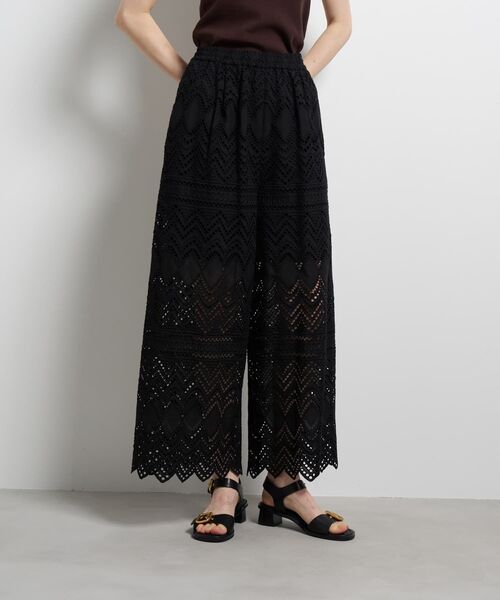 LANVIN en Bleu(ランバンオンブルー)の「エンブロイダリーコットンレースパンツ(その他パンツ・レディース・ブラック/オフホワイト・38/36)」の2枚目の写真