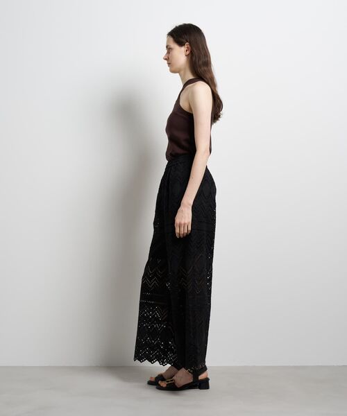 LANVIN en Bleu(ランバンオンブルー)の「エンブロイダリーコットンレースパンツ(その他パンツ・レディース・ブラック/オフホワイト・38/36)」の12枚目の写真