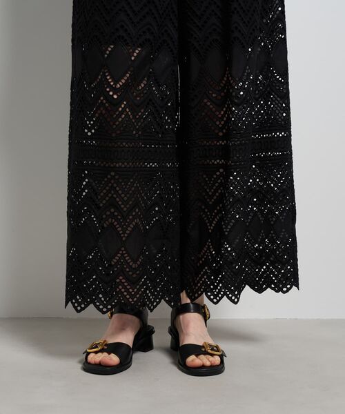 LANVIN en Bleu(ランバンオンブルー)の「エンブロイダリーコットンレースパンツ(その他パンツ・レディース・ブラック/オフホワイト・38/36)」の18枚目の写真