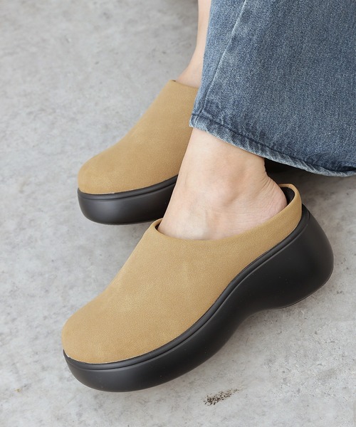 COLONY 2139（コロニートゥーワンスリーナイン）の「厚底サボサンダル（サンダル・レディース・ベージュ/ブラック・MEDIUM/LARGE）」の2枚目の写真