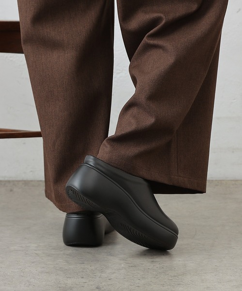 COLONY 2139（コロニートゥーワンスリーナイン）の「厚底サボサンダル（サンダル・レディース・ベージュ/ブラック・MEDIUM/LARGE）」の4枚目の写真