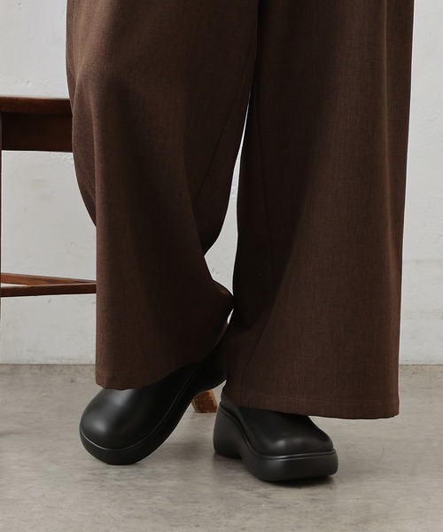 COLONY 2139（コロニートゥーワンスリーナイン）の「厚底サボサンダル（サンダル・レディース・ベージュ/ブラック・MEDIUM/LARGE）」の3枚目の写真