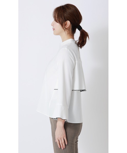 AOYAMA（アオヤマ）の「ハイネックバックコンシャスブラウス｜通勤＆オフィス＆入卒＆セレモニー＆オケージョン｜（シャツ/ブラウス・レディース・ホワイト×ブラック/ベージュ×ブラック・M/L）」の3枚目の写真