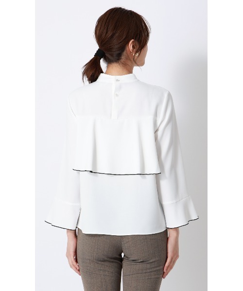 AOYAMA（アオヤマ）の「ハイネックバックコンシャスブラウス｜通勤＆オフィス＆入卒＆セレモニー＆オケージョン｜（シャツ/ブラウス・レディース・ホワイト×ブラック/ベージュ×ブラック・M/L）」の4枚目の写真