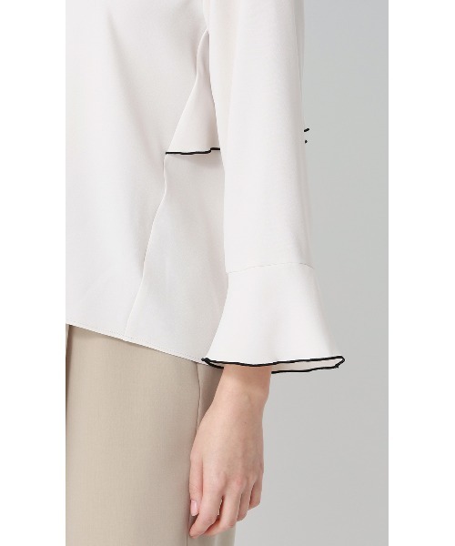 AOYAMA（アオヤマ）の「ハイネックバックコンシャスブラウス｜通勤＆オフィス＆入卒＆セレモニー＆オケージョン｜（シャツ/ブラウス・レディース・ホワイト×ブラック/ベージュ×ブラック・M/L）」の20枚目の写真