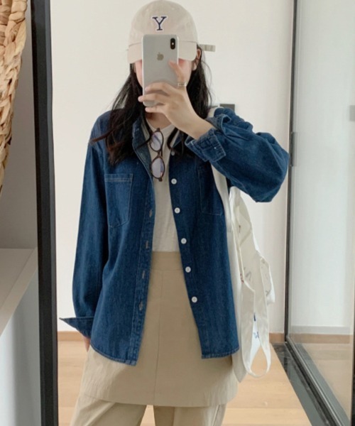 Flugge(フラッジー)の「カジュアルデニムシャツ(シャツ/ブラウス・レディース・ブルー/ネイビー・MEDIUM/LARGE)」の1枚目の写真