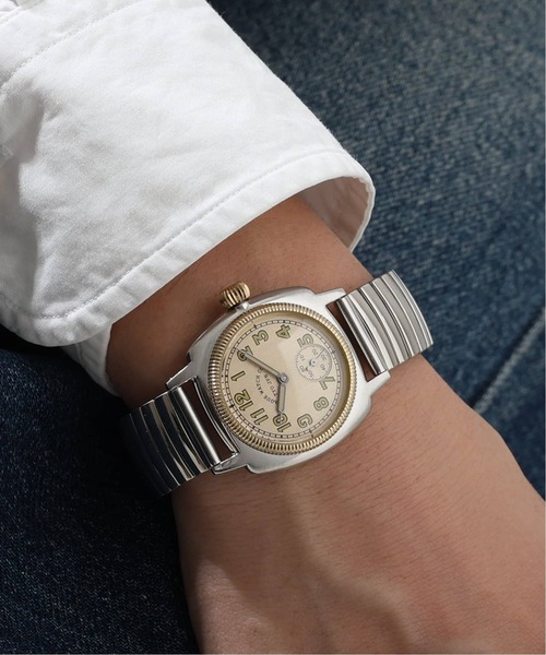HIROB（ヒロブ）の「VAGUE WATCH CO. Coussin Early Extension 32mm（アナログ腕時計・レディース・シルバー・FREE）」の3枚目の写真