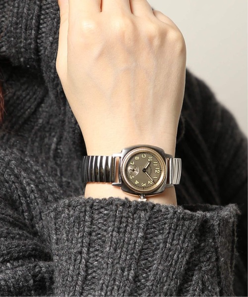 HIROB（ヒロブ）の「VAGUE WATCH CO. Coussin Early Extension 32mm（アナログ腕時計・レディース・シルバー・FREE）」の4枚目の写真