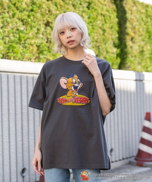 Tom＆Jerry（トムアンドジェリー）の「【TOM＆JERRY/トムとジェリー】【ふんわりルーズシルエット 体形カバー】フロントサガラ刺繍 半袖Tシャツ レトロ アメカジ キャラクター トムジェリ（Tシャツ/カットソー・レディース・レッド/スミクロ/オフホワイト/ブルー・LARGE/MEDIUM）」の19枚目の写真