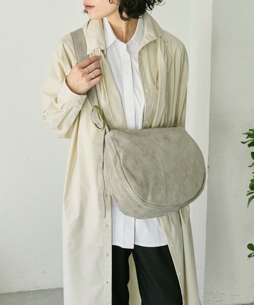 ear PAPILLONNER（イアパピヨネ）の「《ear別注》【B#AG(バッグ)】スエードワンハンドルバッグ（ショルダーバッグ・レディース・グリーン/ライトグレー・FREE）」の3枚目の写真