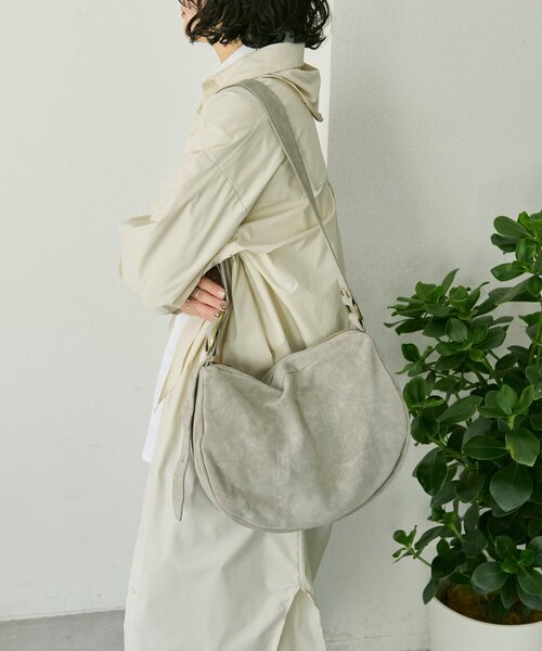 ear PAPILLONNER（イアパピヨネ）の「《ear別注》【B#AG(バッグ)】スエードワンハンドルバッグ（ショルダーバッグ・レディース・グリーン/ライトグレー・FREE）」の7枚目の写真