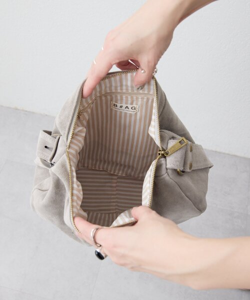 ear PAPILLONNER（イアパピヨネ）の「《ear別注》【B#AG(バッグ)】スエードワンハンドルバッグ（ショルダーバッグ・レディース・グリーン/ライトグレー・FREE）」の10枚目の写真
