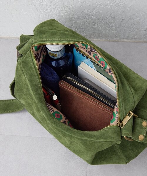 ear PAPILLONNER（イアパピヨネ）の「《ear別注》【B#AG(バッグ)】スエードワンハンドルバッグ（ショルダーバッグ・レディース・グリーン/ライトグレー・FREE）」の21枚目の写真