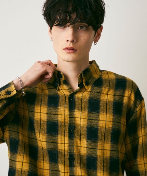 Shoowtime(ショウタイム)の「Ombre check shirt / オンブレチェックシャツ(シャツ/ブラウス・メンズ・ブラック系/イエロー系・MEDIUM/LARGE/X-LARGE)」の2枚目の写真