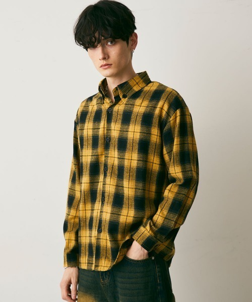 Shoowtime(ショウタイム)の「Ombre check shirt / オンブレチェックシャツ(シャツ/ブラウス・メンズ・ブラック系/イエロー系・MEDIUM/LARGE/X-LARGE)」の3枚目の写真