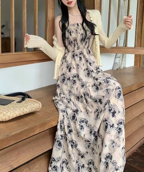 Mejoul（メジュール）の「【2026春夏新作】花柄シャーリングキャミロングワンピース（ワンピース・レディース・ブラック・F）」の3枚目の写真