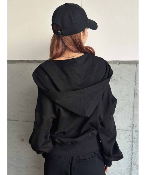 EGOIST（エゴイスト）の「ハートロゴオフショル裏毛トップス（スウェット・レディース・ライトグレー/ブラック・FREE）」の8枚目の写真