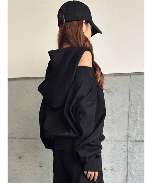 EGOIST（エゴイスト）の「ハートロゴオフショル裏毛トップス（スウェット・レディース・ライトグレー/ブラック・FREE）」の9枚目の写真