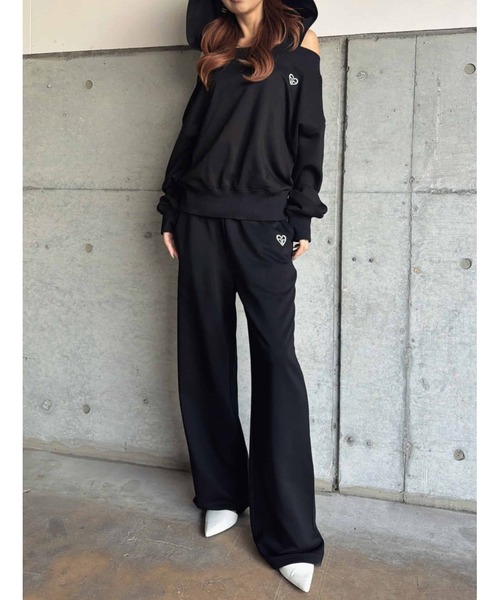 EGOIST（エゴイスト）の「ハートロゴオフショル裏毛トップス（スウェット・レディース・ライトグレー/ブラック・FREE）」の13枚目の写真