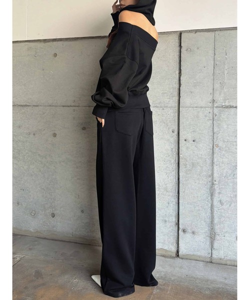 EGOIST（エゴイスト）の「ハートロゴオフショル裏毛トップス（スウェット・レディース・ライトグレー/ブラック・FREE）」の14枚目の写真