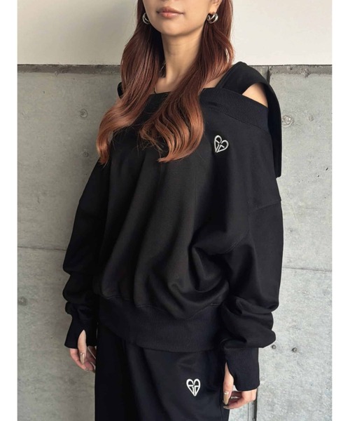 EGOIST（エゴイスト）の「ハートロゴオフショル裏毛トップス（スウェット・レディース・ライトグレー/ブラック・FREE）」の6枚目の写真