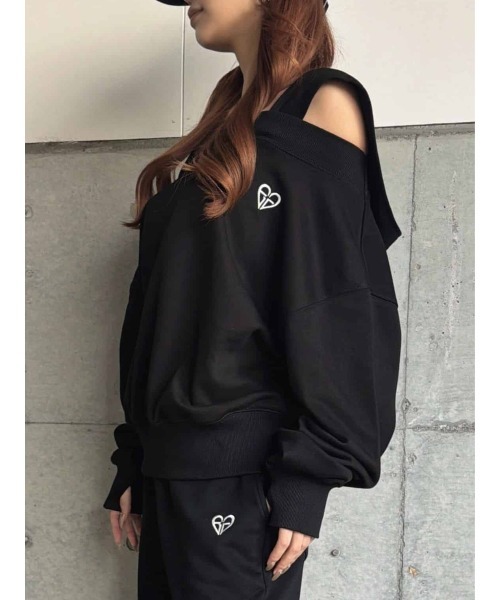 EGOIST（エゴイスト）の「ハートロゴオフショル裏毛トップス（スウェット・レディース・ライトグレー/ブラック・FREE）」の7枚目の写真