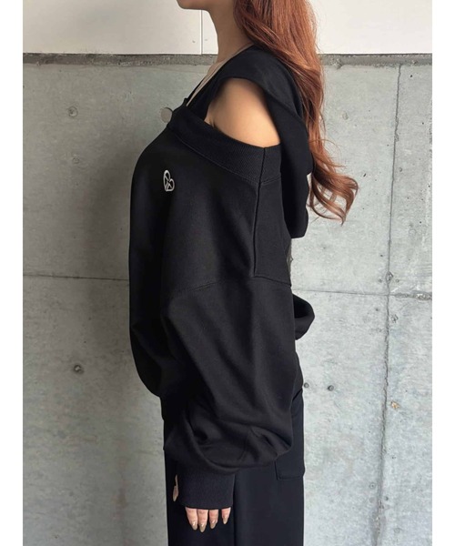 EGOIST（エゴイスト）の「ハートロゴオフショル裏毛トップス（スウェット・レディース・ライトグレー/ブラック・FREE）」の18枚目の写真