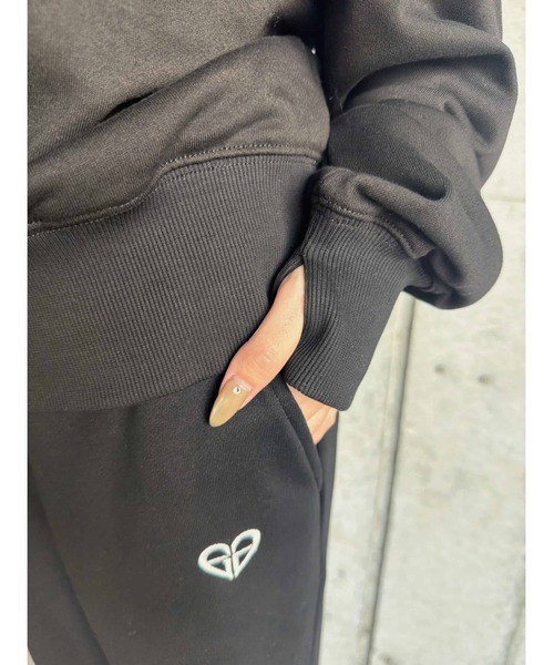 EGOIST（エゴイスト）の「ハートロゴオフショル裏毛トップス（スウェット・レディース・ライトグレー/ブラック・FREE）」の21枚目の写真