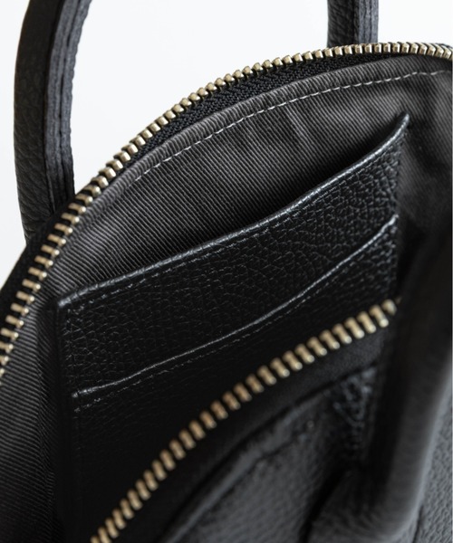EN NEUME(エンノイム)の「Micro Boston Bag(ボディバッグ/ウエストポーチ・レディース・アイボリー/ブラック・ONE SIZE)」の18枚目の写真