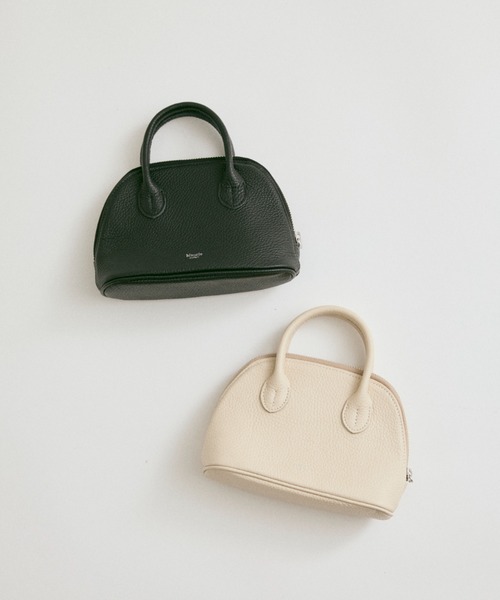 EN NEUME(エンノイム)の「Micro Boston Bag(ボディバッグ/ウエストポーチ・レディース・アイボリー/ブラック・ONE SIZE)」の11枚目の写真