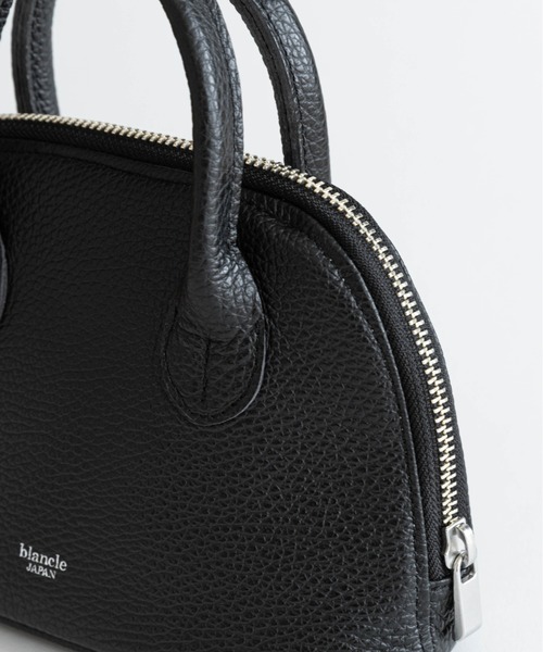 EN NEUME(エンノイム)の「Micro Boston Bag(ボディバッグ/ウエストポーチ・レディース・アイボリー/ブラック・ONE SIZE)」の16枚目の写真