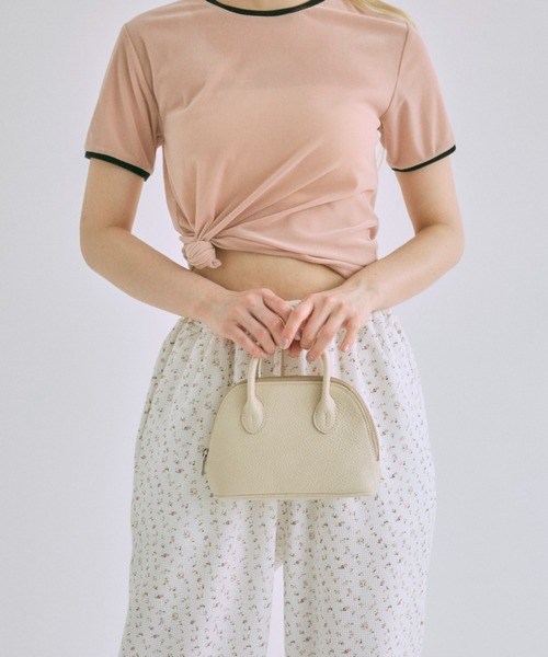 EN NEUME(エンノイム)の「Micro Boston Bag(ボディバッグ/ウエストポーチ・レディース・アイボリー/ブラック・ONE SIZE)」の7枚目の写真